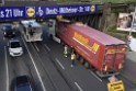 LKW blieb unter Bruecke haengen Koeln Deutz Opladenerstr Deutz Muelheimerstr P056